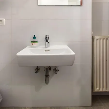 Апартаменти In Pub Kamera Klub Apatment-city Center Любляна