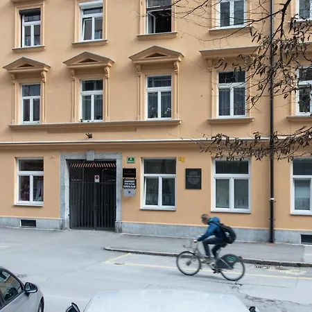 In Pub Kamera Klub Apatment-city Center Апартаменти