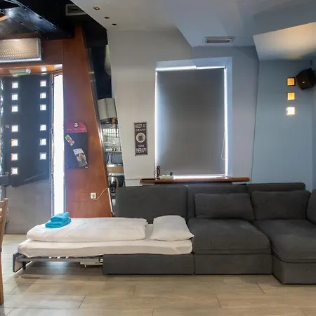 Апартаменти In Pub Kamera Klub Apatment-city Center Любляна