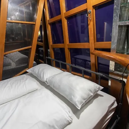 In Pub Kamera Klub Apatment-city Center Апартаменти