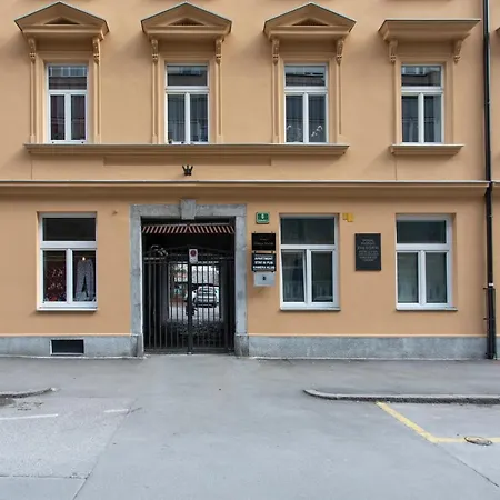 Apartment In Pub Kamera Klub Apatment-city Center *