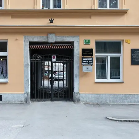 In Pub Kamera Klub Apatment-city Center