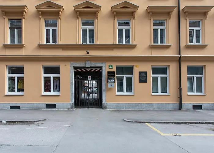 아파트 In Pub Kamera Klub Apatment-city Center *